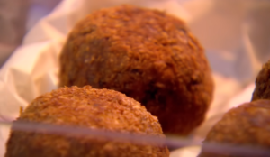 Indian-Style Egg Breakfast Wrap with Spicy Filling – Bold Street-Food Inspired Meal for Your Next Mornings