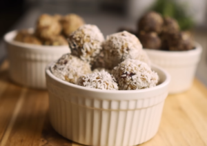 NO-BAKE ENERGY BALLS – 5 Flavours for Healthy Breakfast or Snacks 
