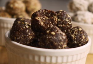NO-BAKE ENERGY BALLS – 5 Flavours for Healthy Breakfast or Snacks 