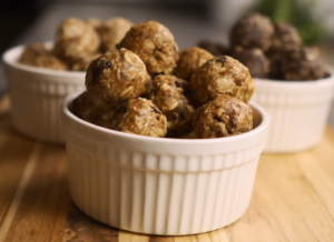 NO-BAKE ENERGY BALLS – 5 Flavours for Healthy Breakfast or Snacks 