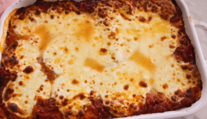 The Coziest Homemade Lasagna Recipe – Perfect Layers of Sauce, Pasta, and Cheese