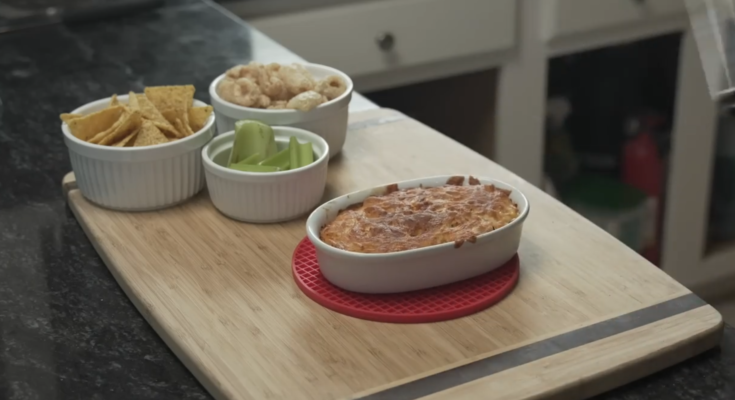 15-Minute Buffalo Chicken Dip Recipe