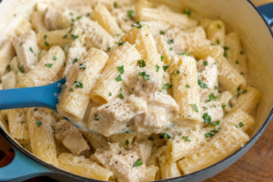 One-Pot Chicken Parmesan Mac & Cheese Recipe